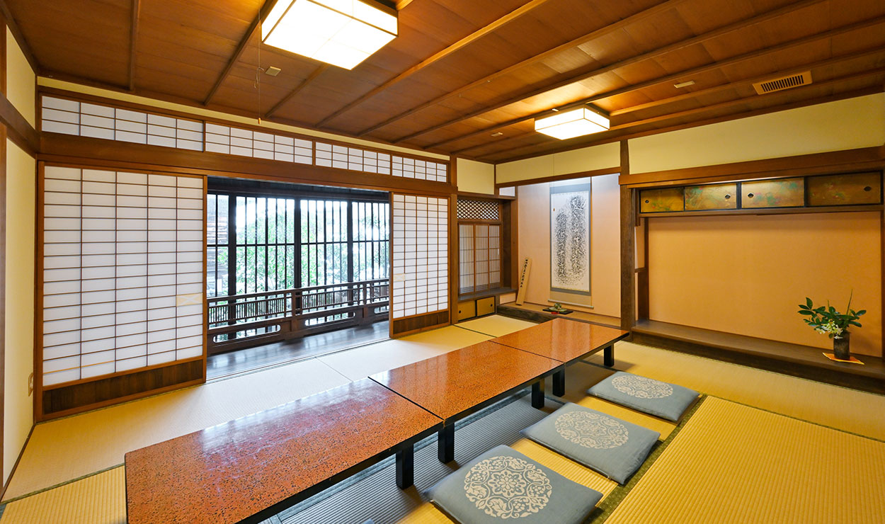 Private Rooms with Tatami Mats / Wood Flooring
